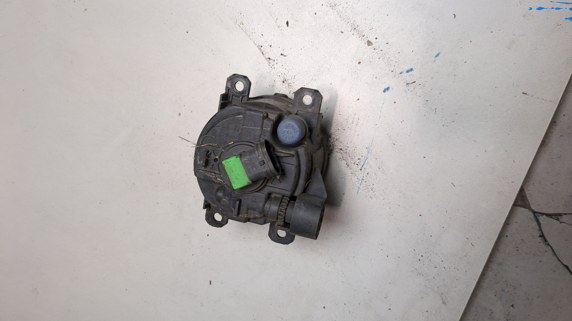 Фара противотуманная левая