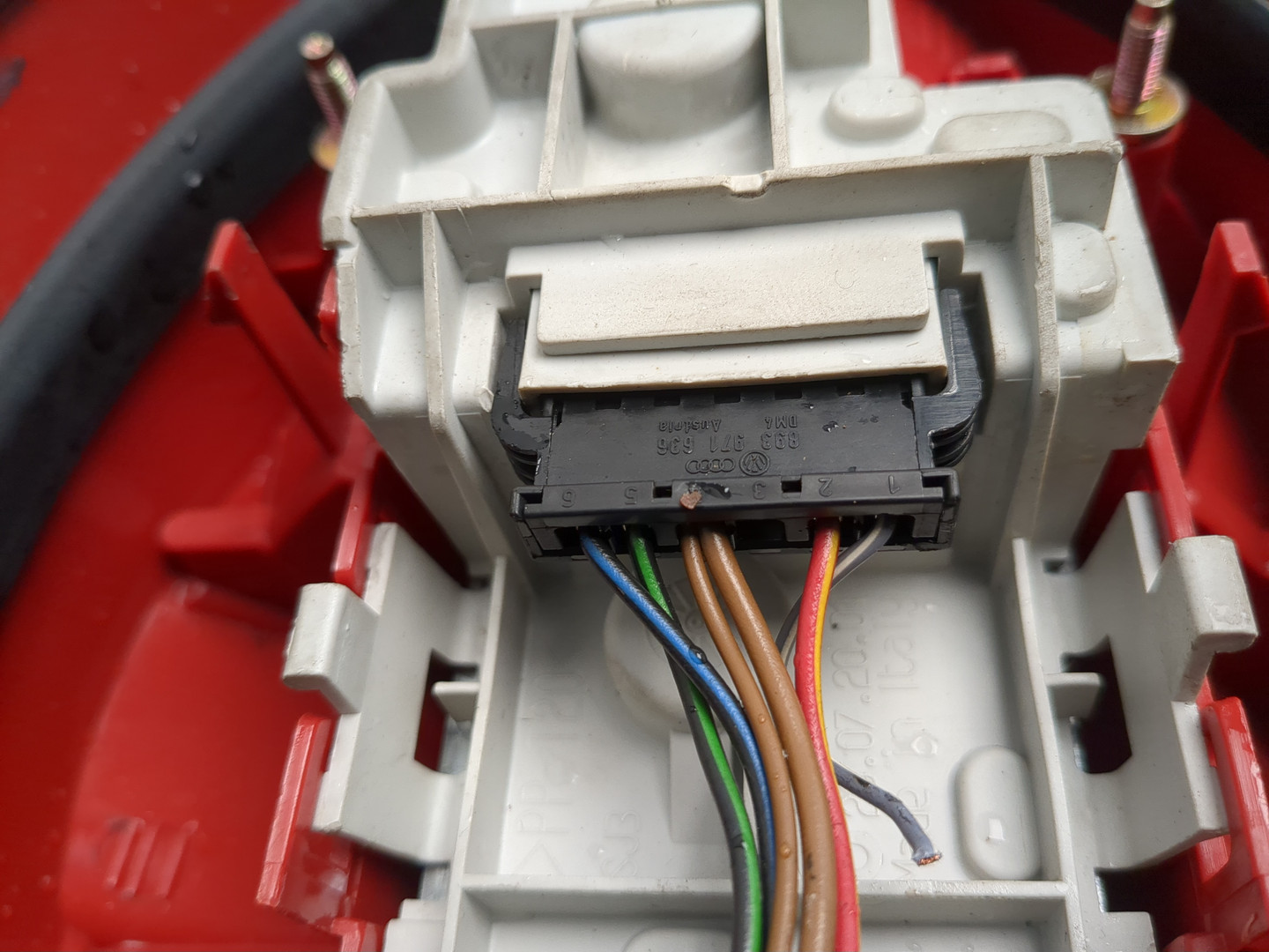 Фонарь задний правый