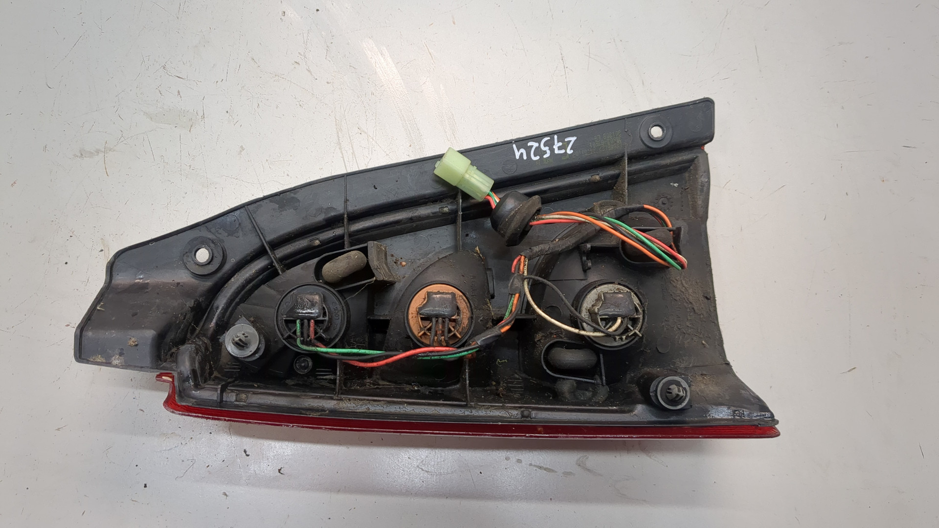 Фонарь задний правый