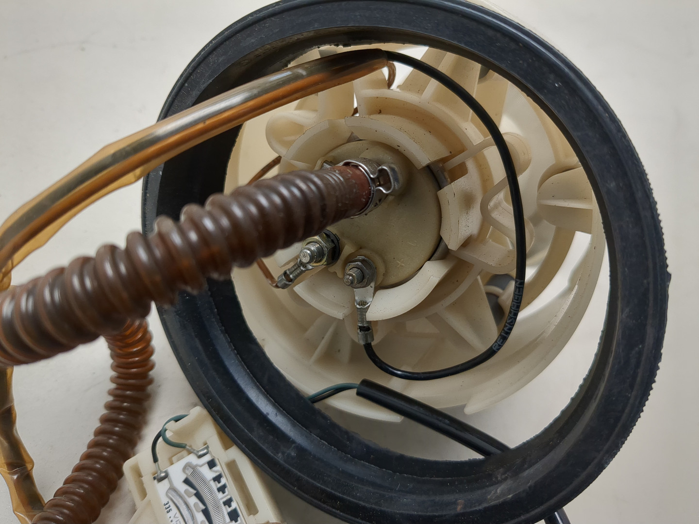 Насос топливный электрический