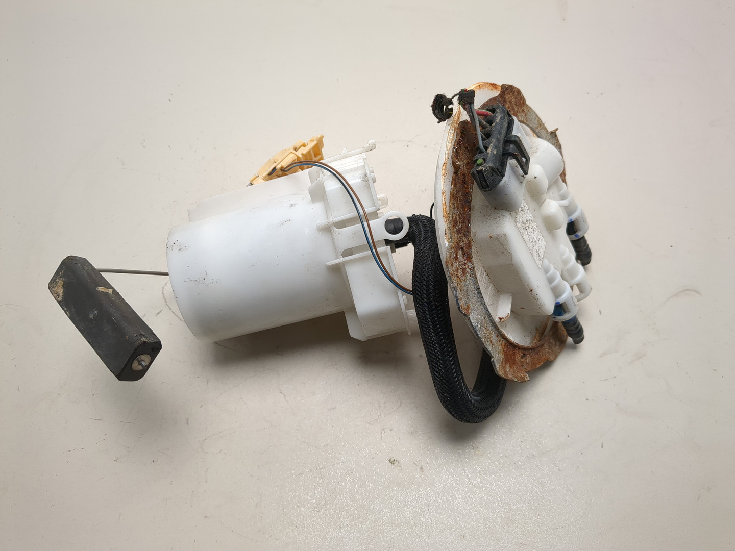 Насос топливный электрический