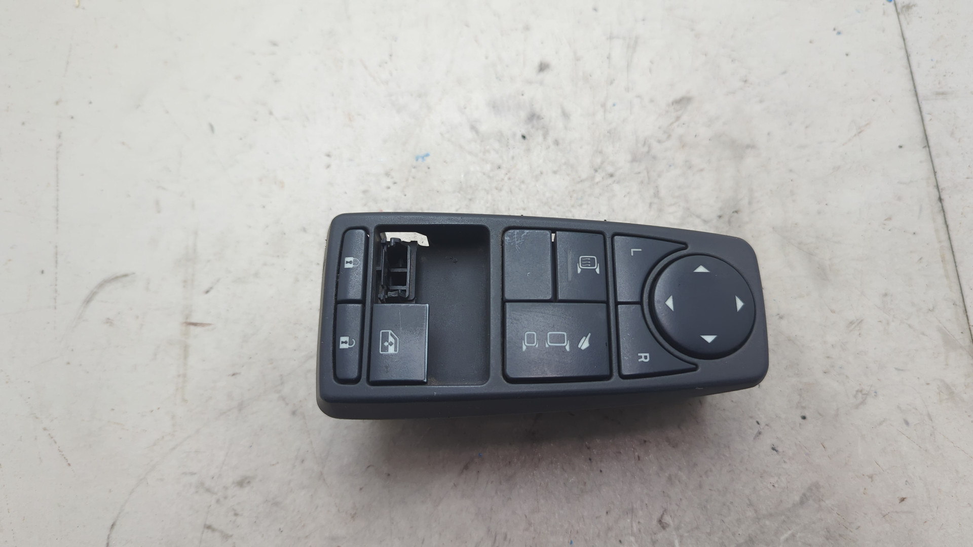 Кнопка стеклоподъемника