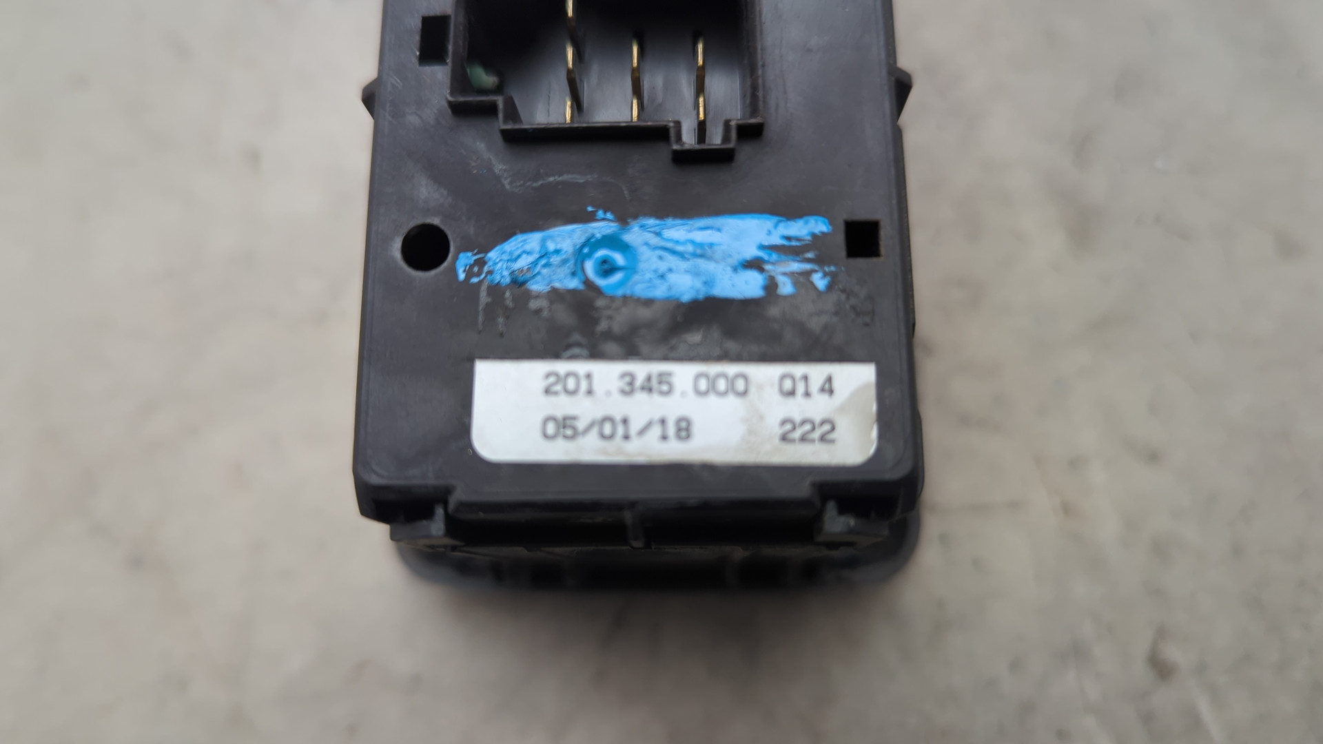 Кнопка стеклоподъемника