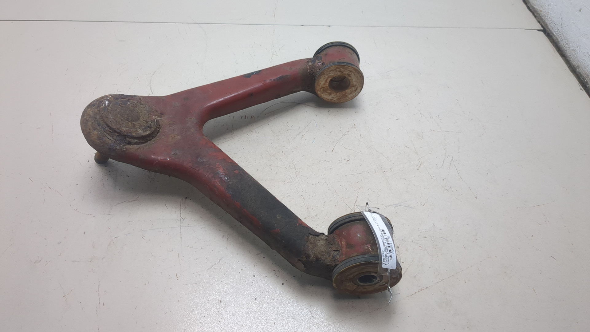 Рычаг передний левый