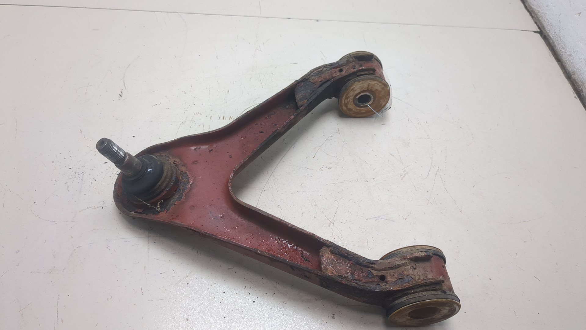 Рычаг передний левый