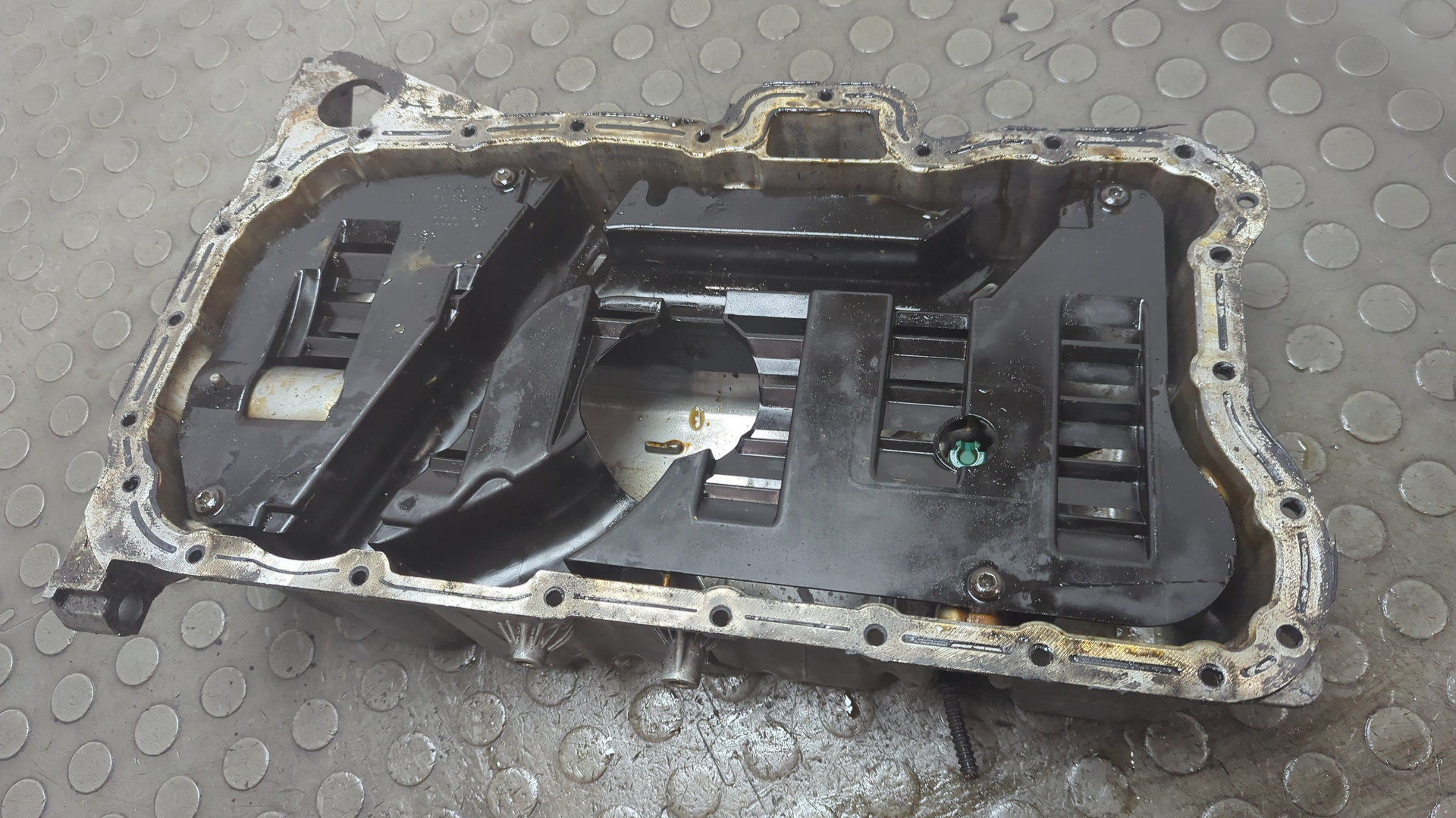 Поддон масляный двигателя (картер)