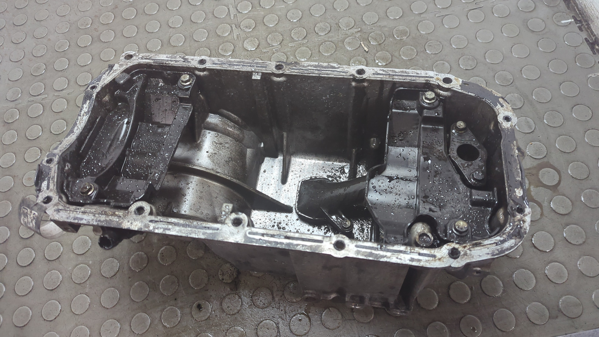 Поддон масляный двигателя (картер)