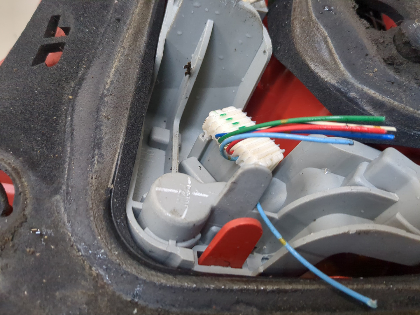 Фонарь задний левый