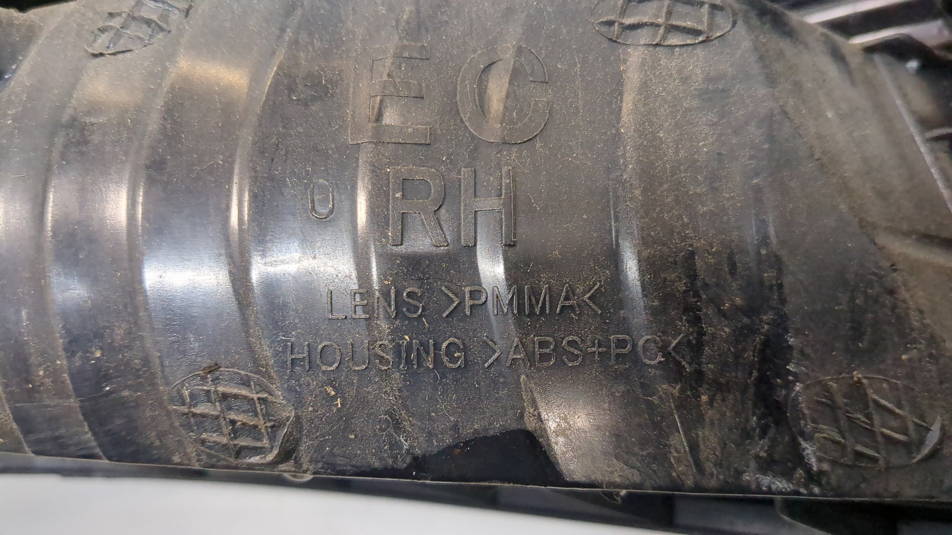 Фонарь задний правый