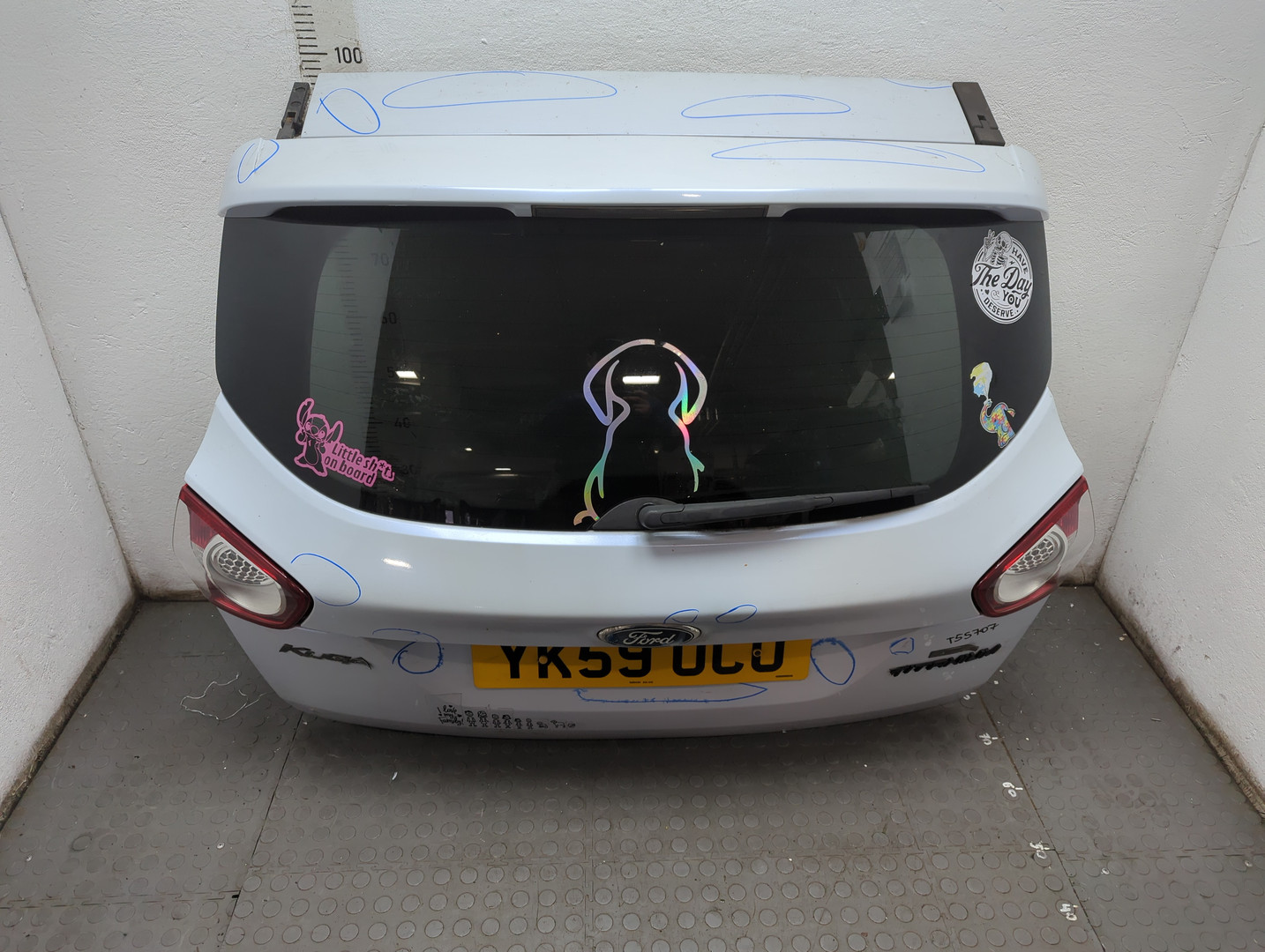 Дверь багажника