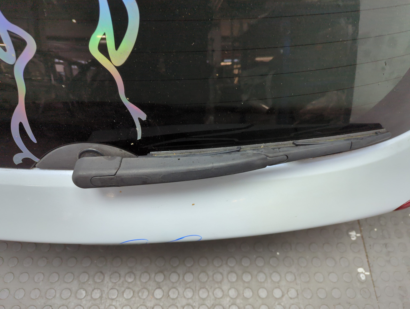 Дверь багажника