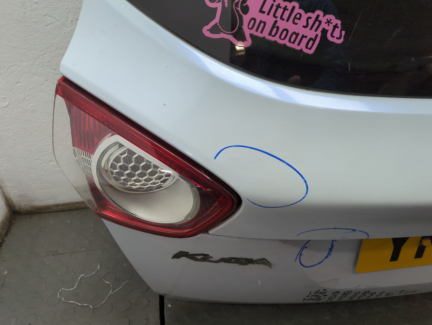 Дверь багажника