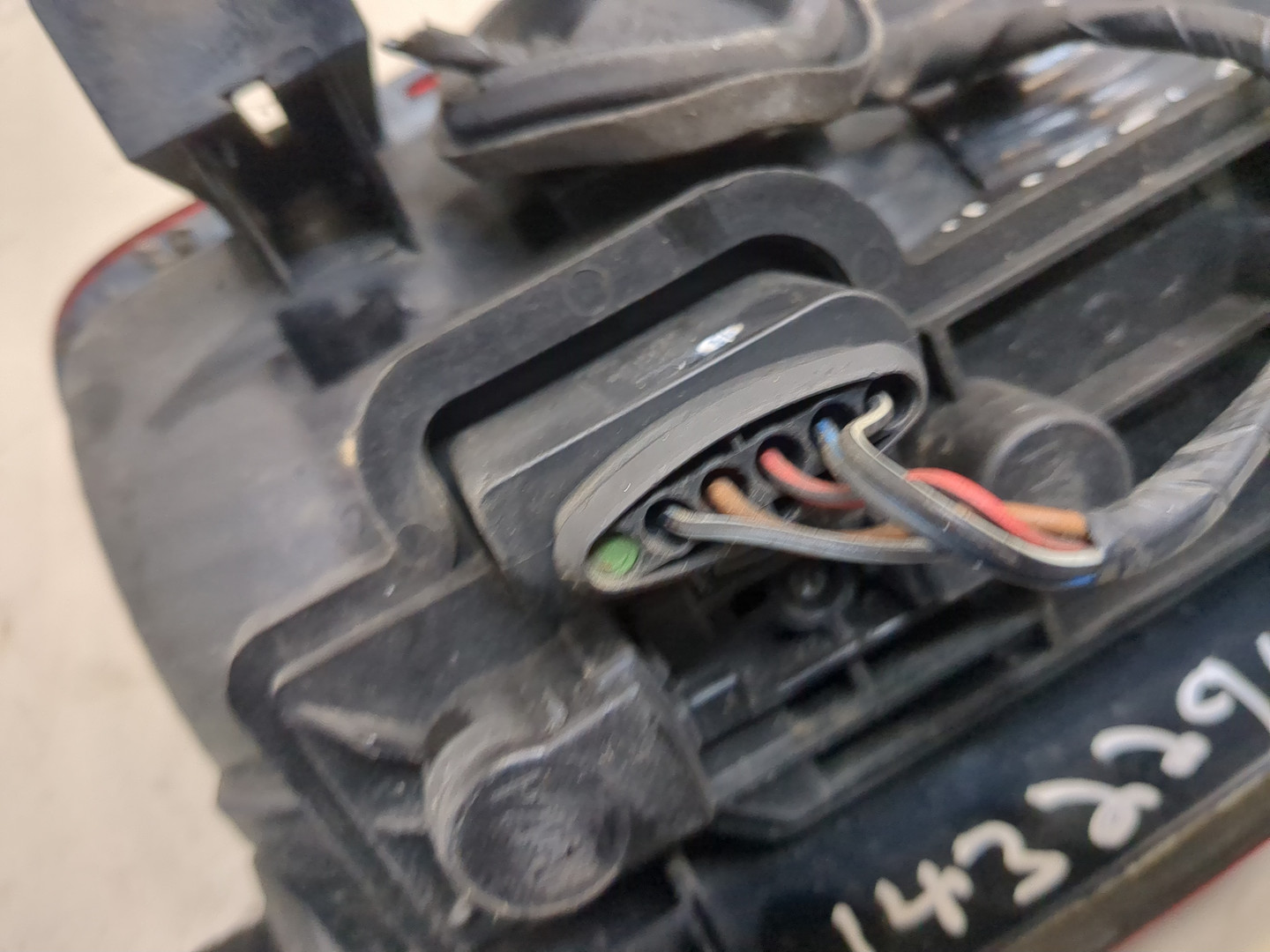 Фонарь задний левый