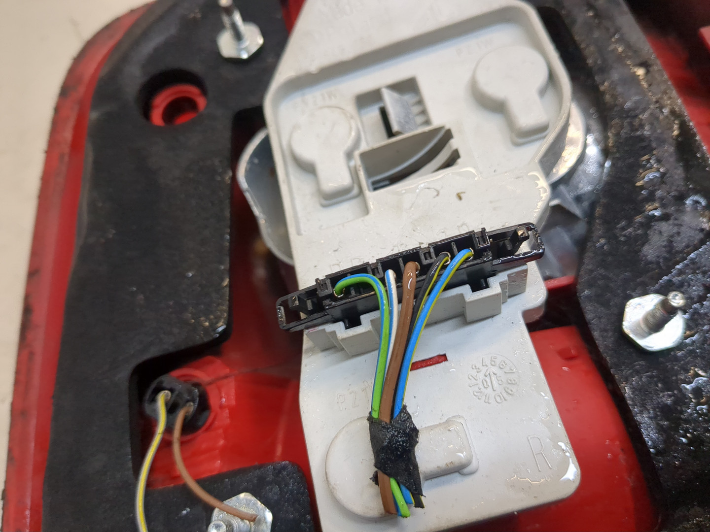 Фонарь задний правый