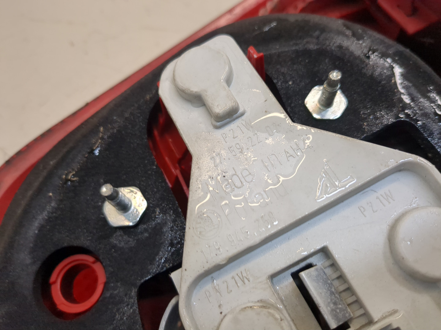 Фонарь задний правый