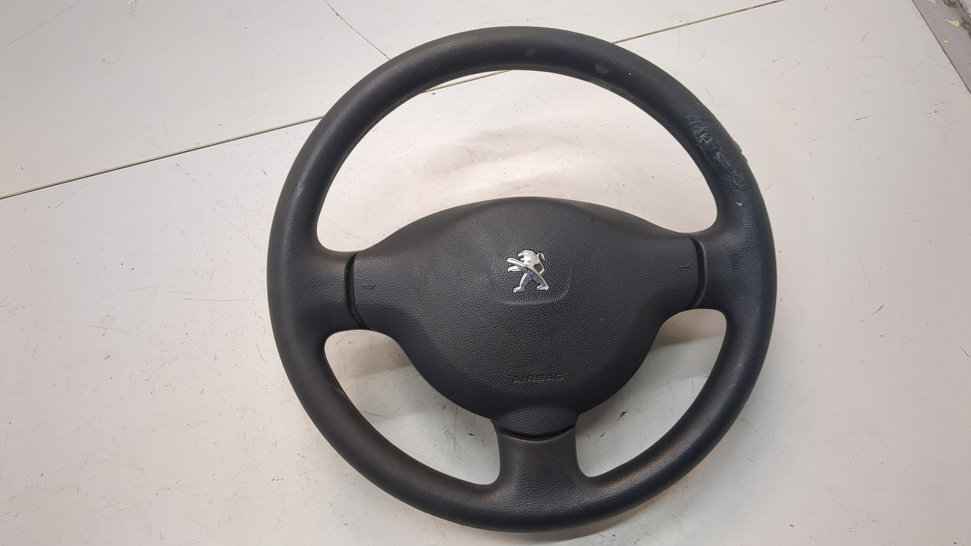 Рулевое колесо (руль)