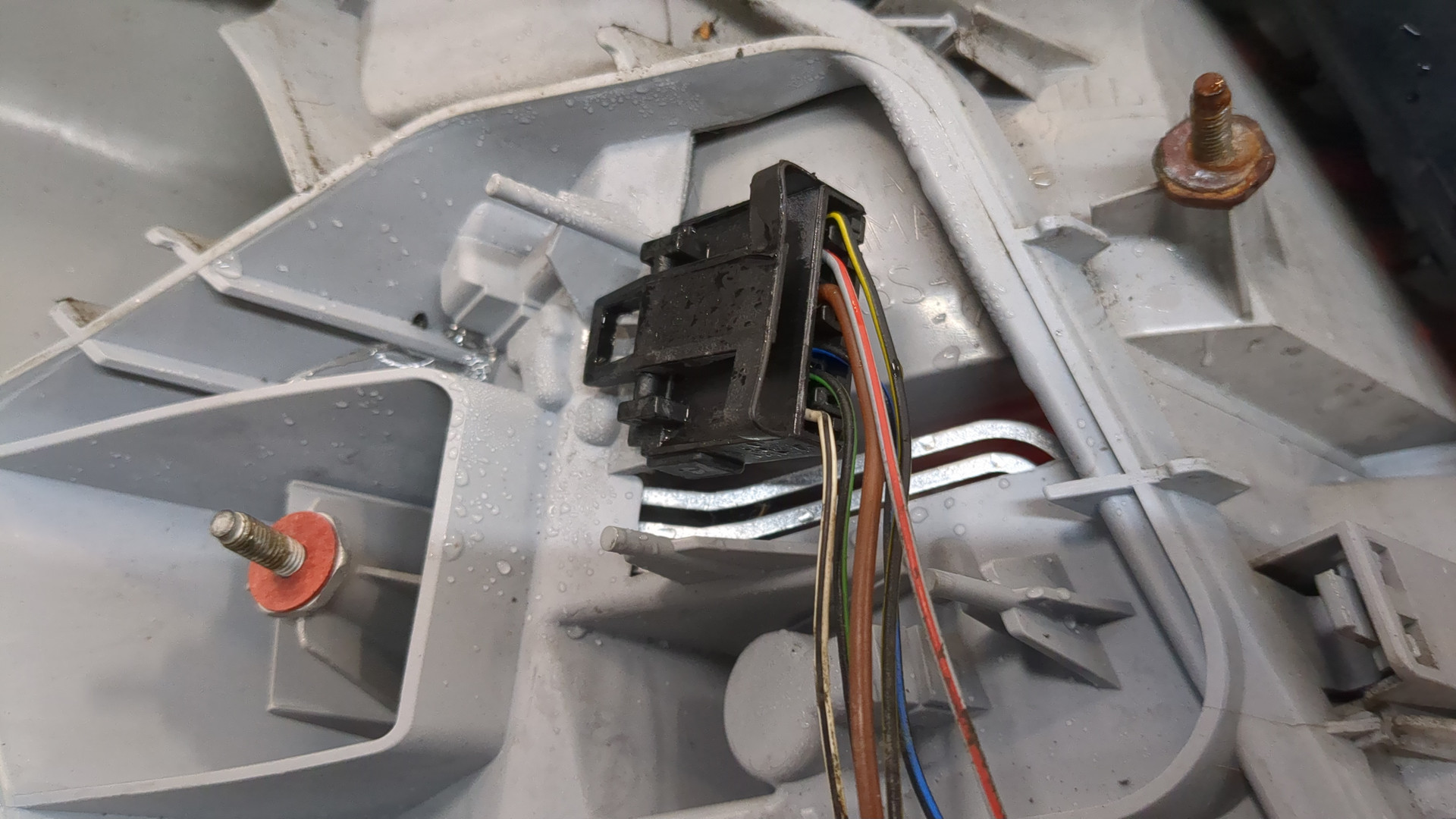 Фонарь задний правый