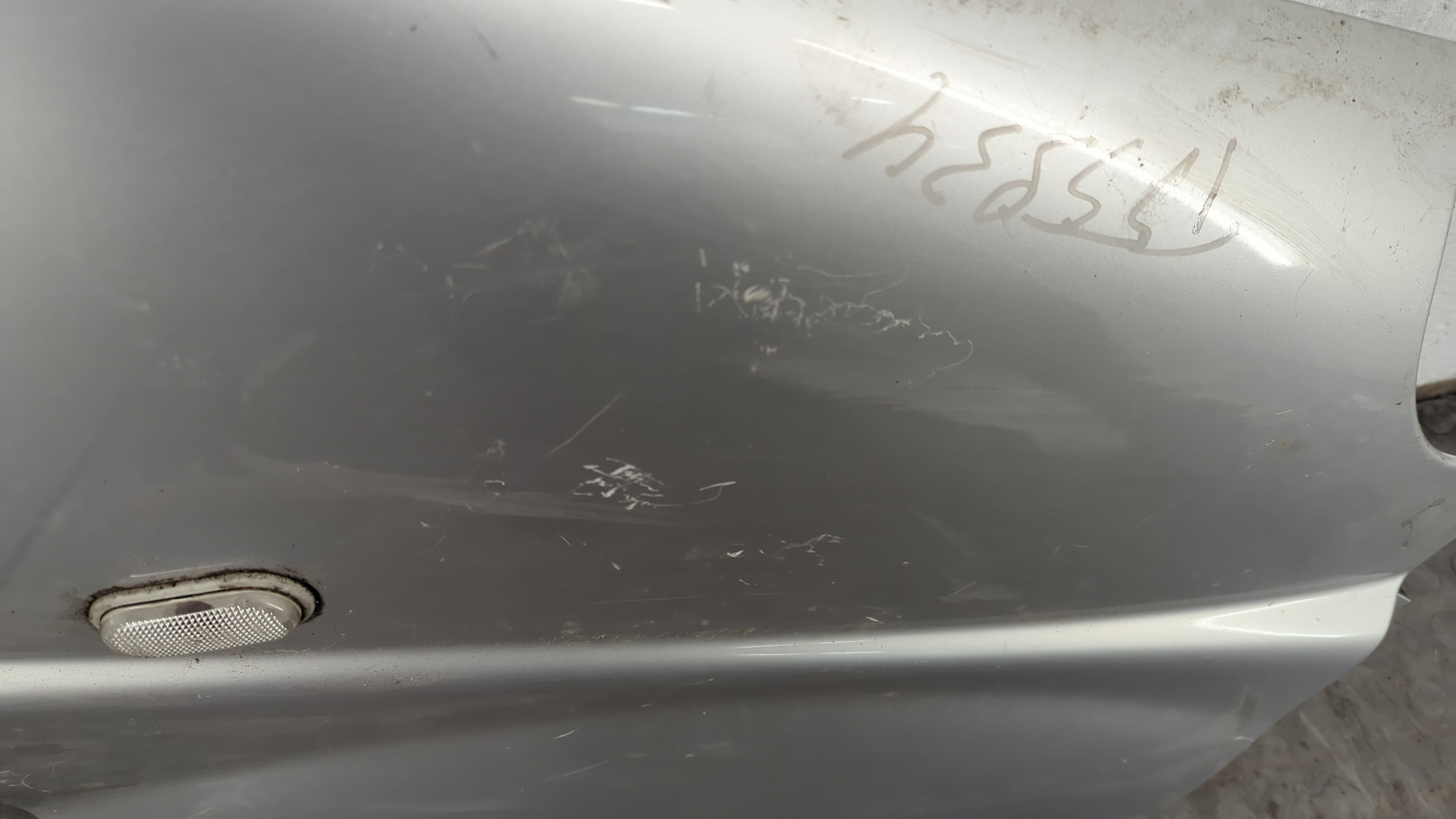 Крыло переднее правое