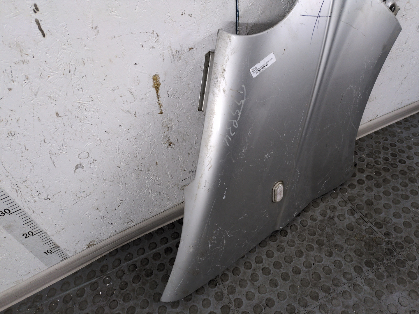 Крыло переднее правое