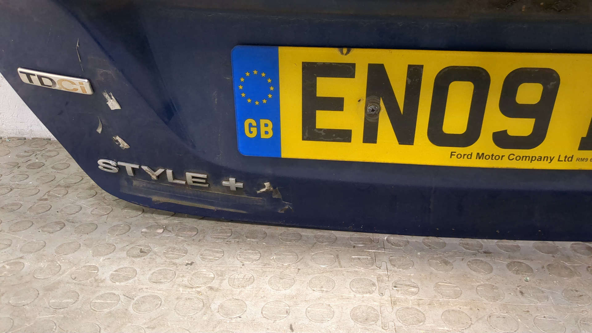 Дверь багажника