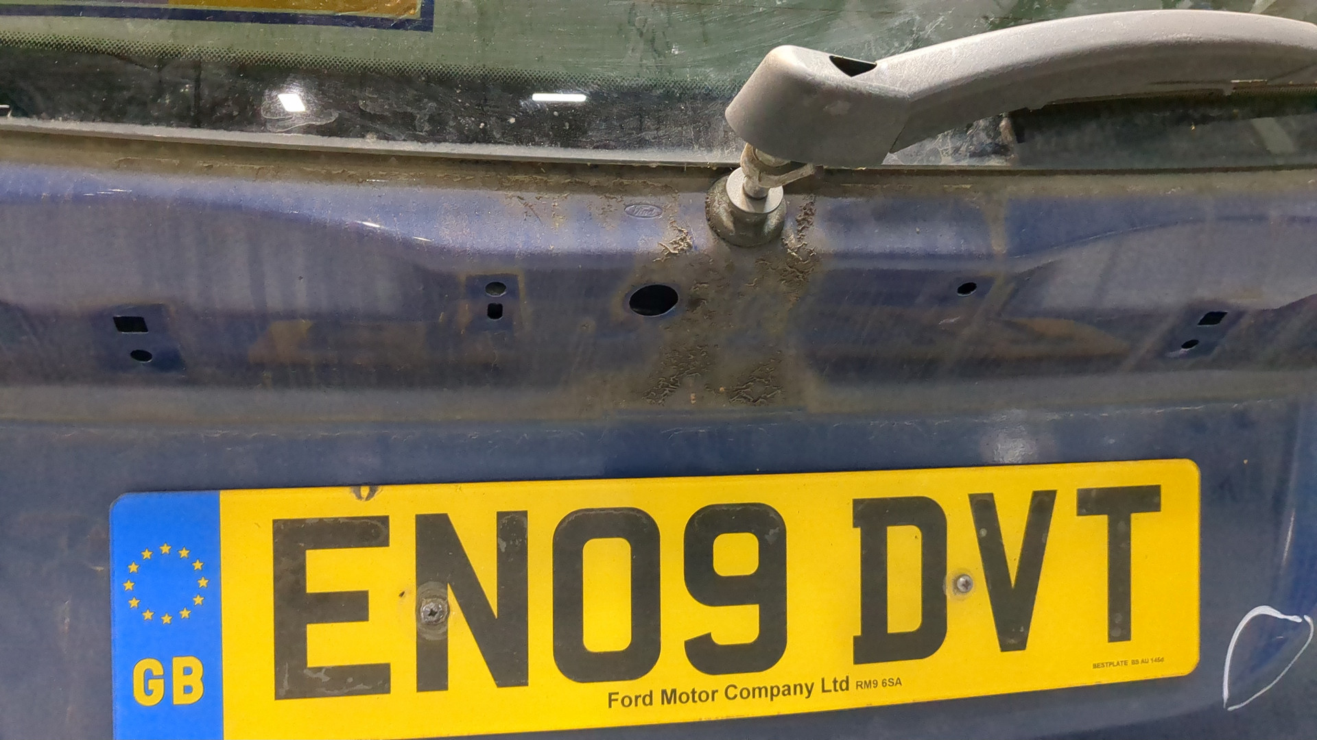 Дверь багажника