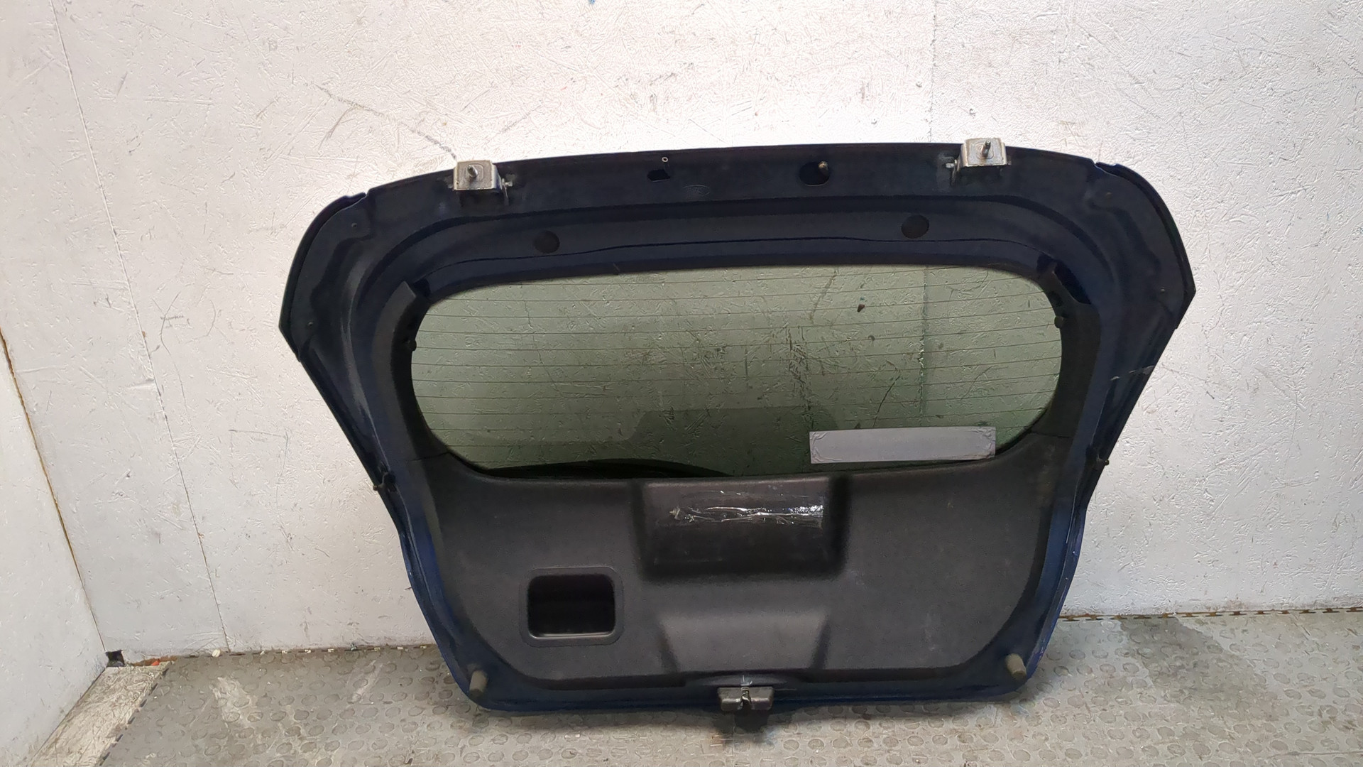 Дверь багажника