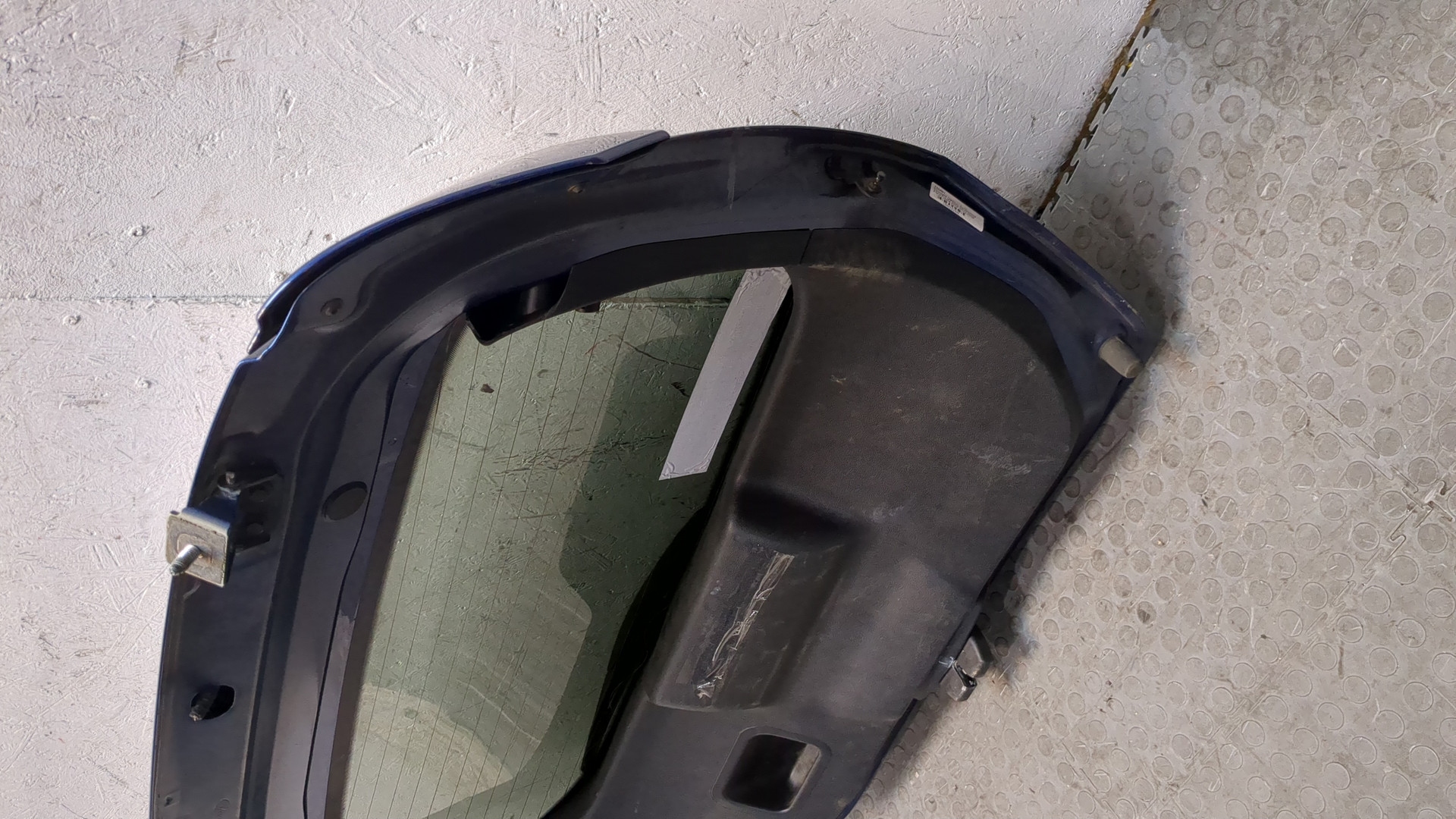 Дверь багажника