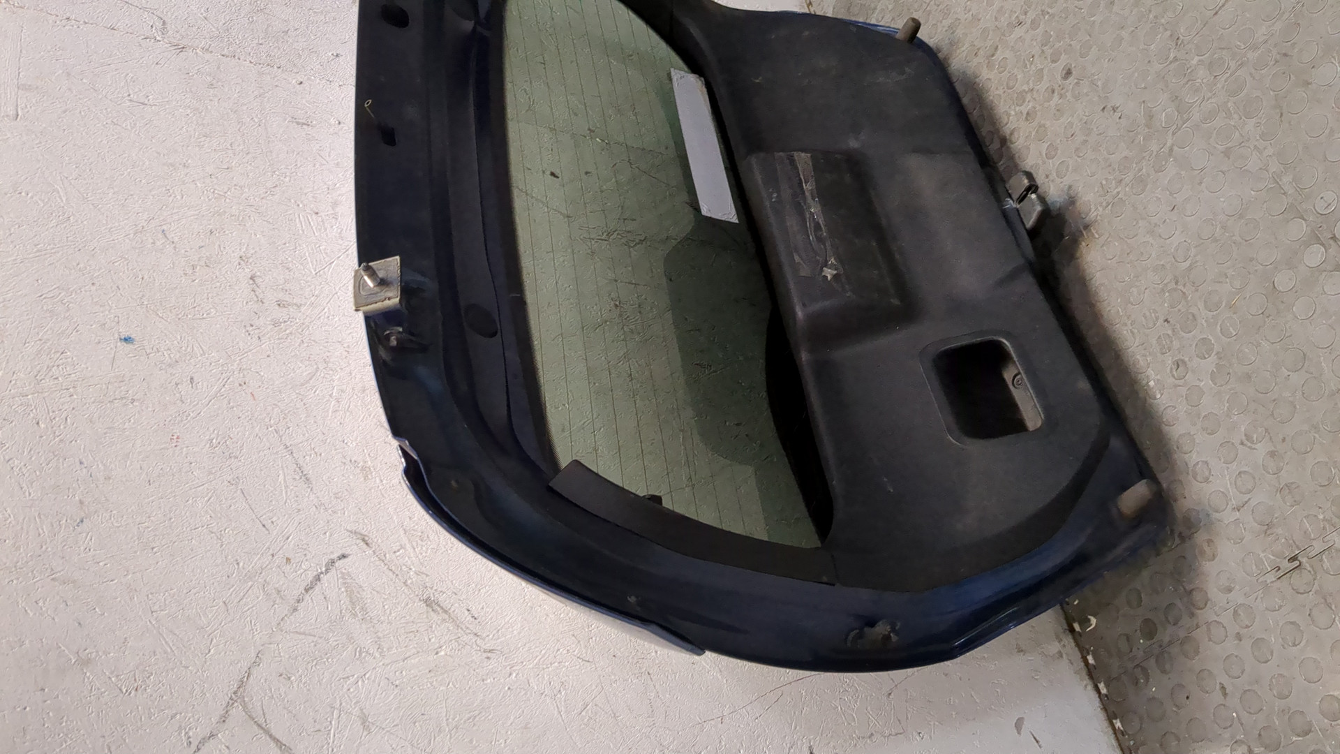 Дверь багажника