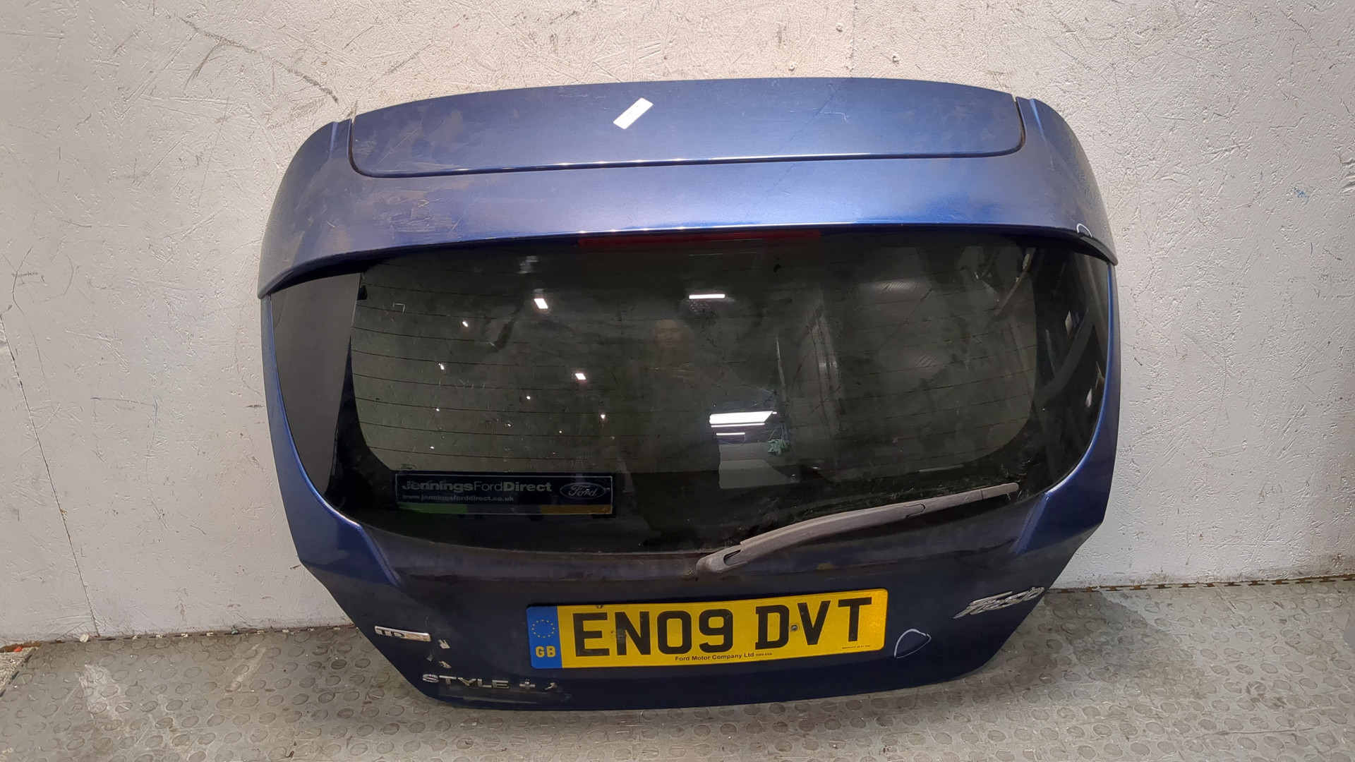 Дверь багажника