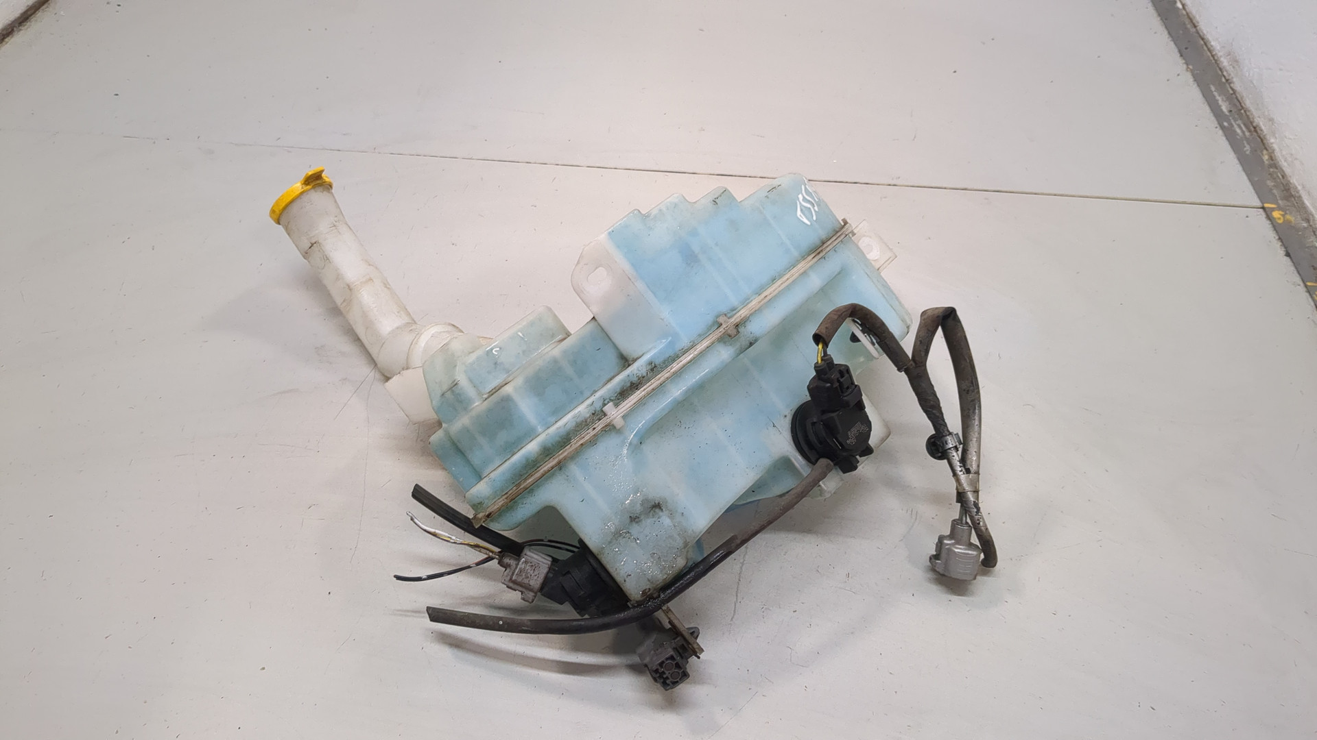 Бачок омывателя лобового стекла