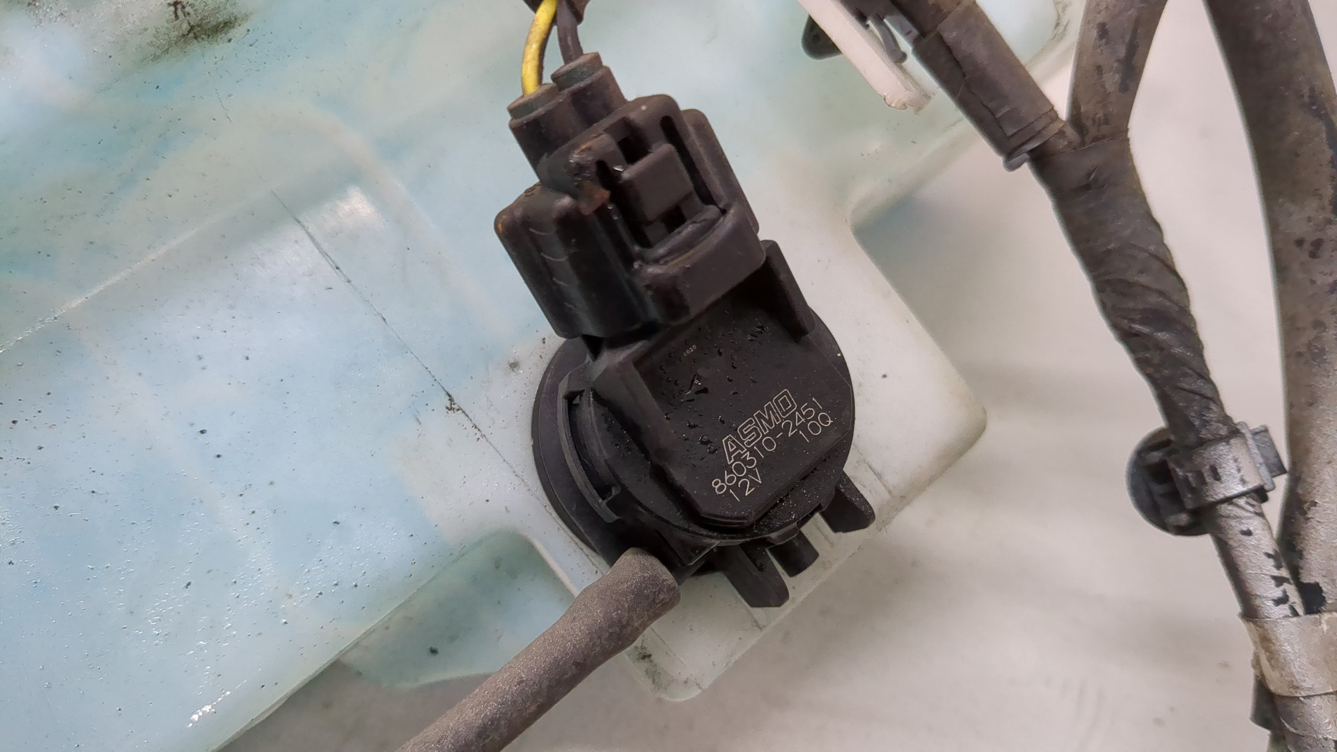 Бачок омывателя лобового стекла