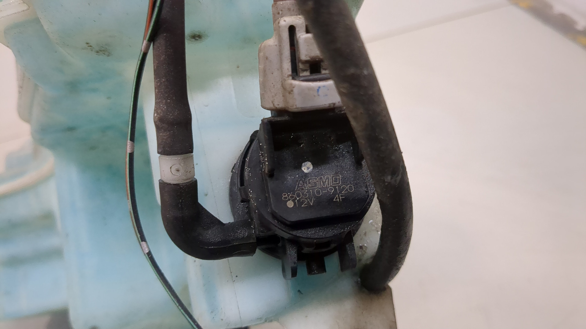 Бачок омывателя лобового стекла