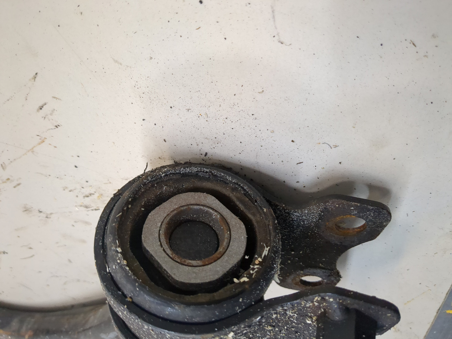 Рычаг передний правый