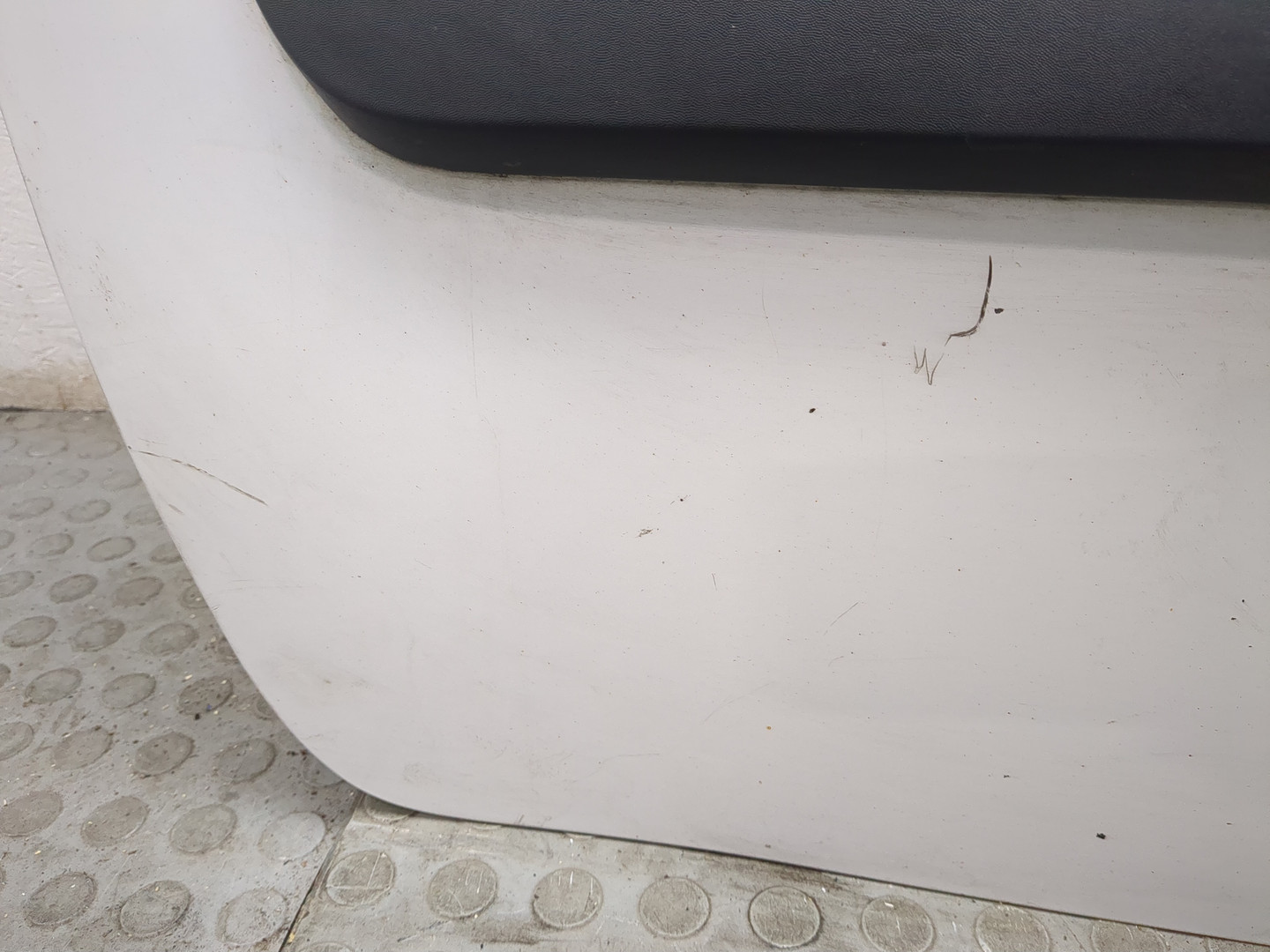 Дверь передняя левая