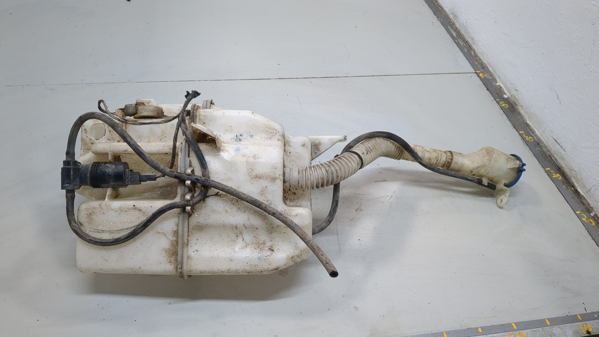 Бачок омывателя лобового стекла