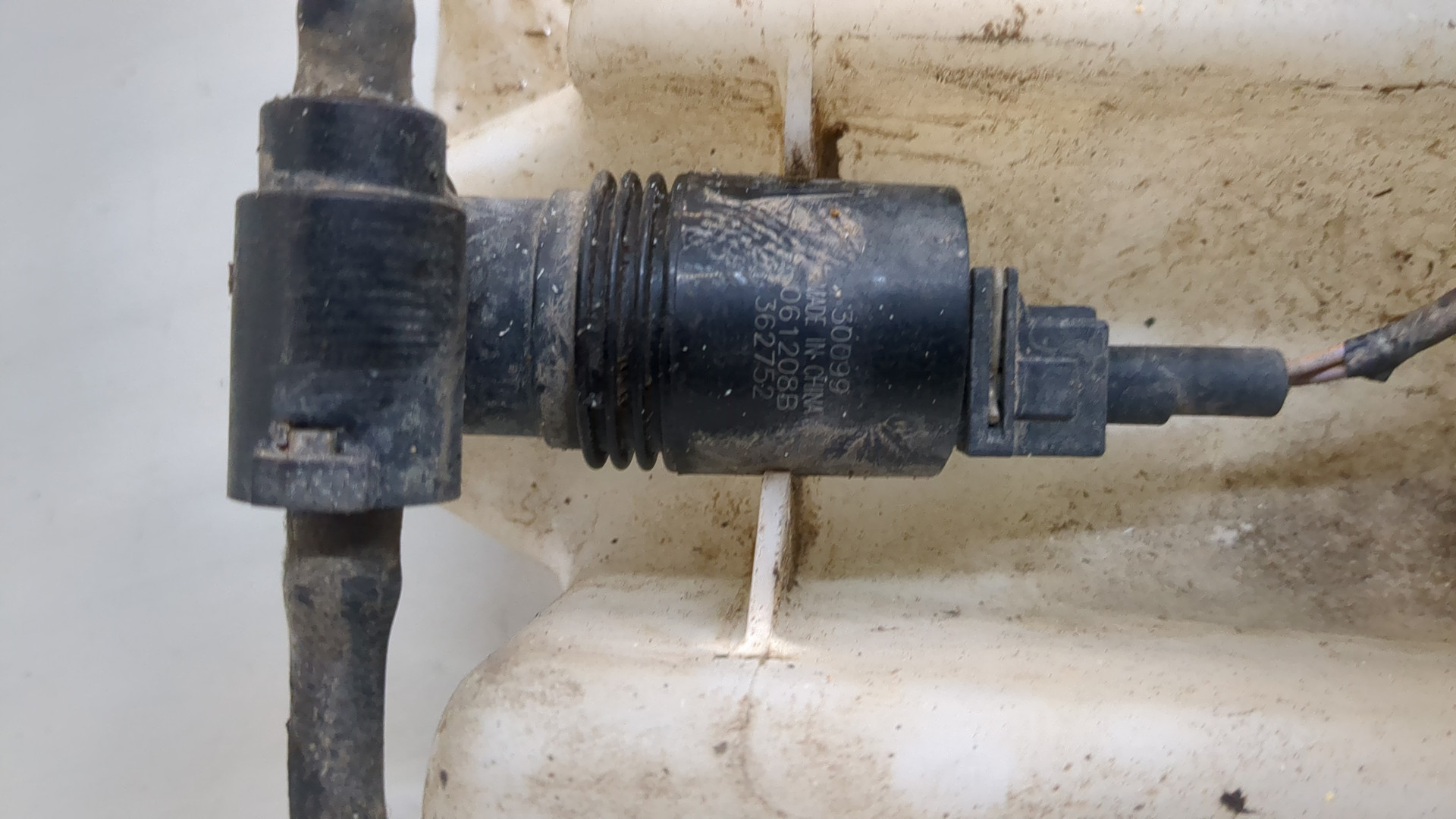 Бачок омывателя лобового стекла