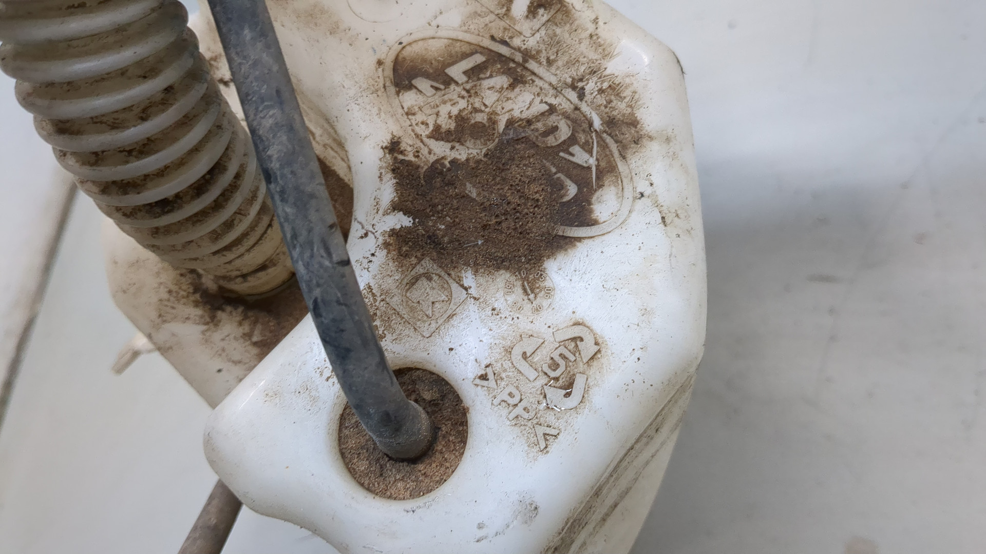 Бачок омывателя лобового стекла