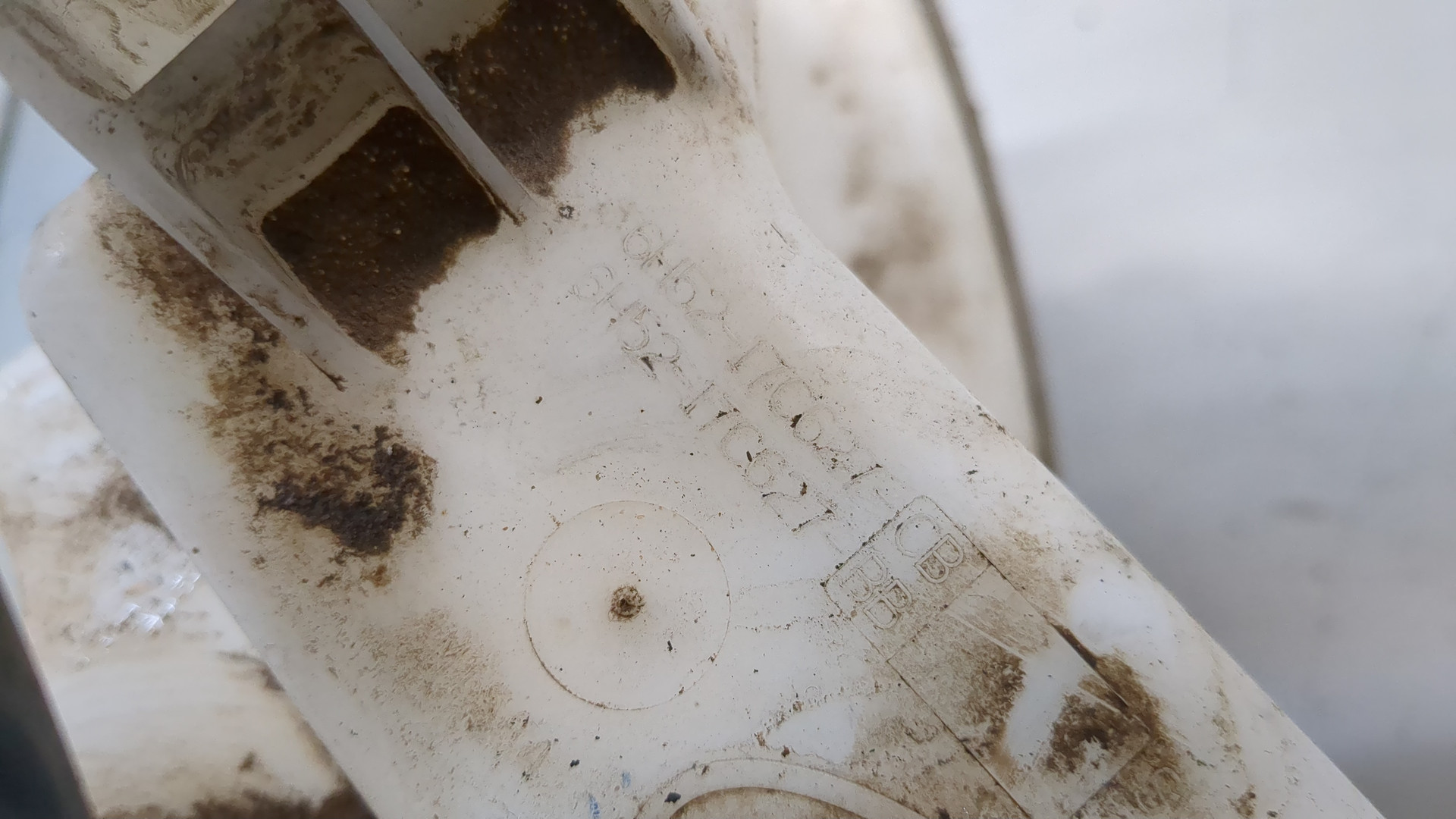 Бачок омывателя лобового стекла