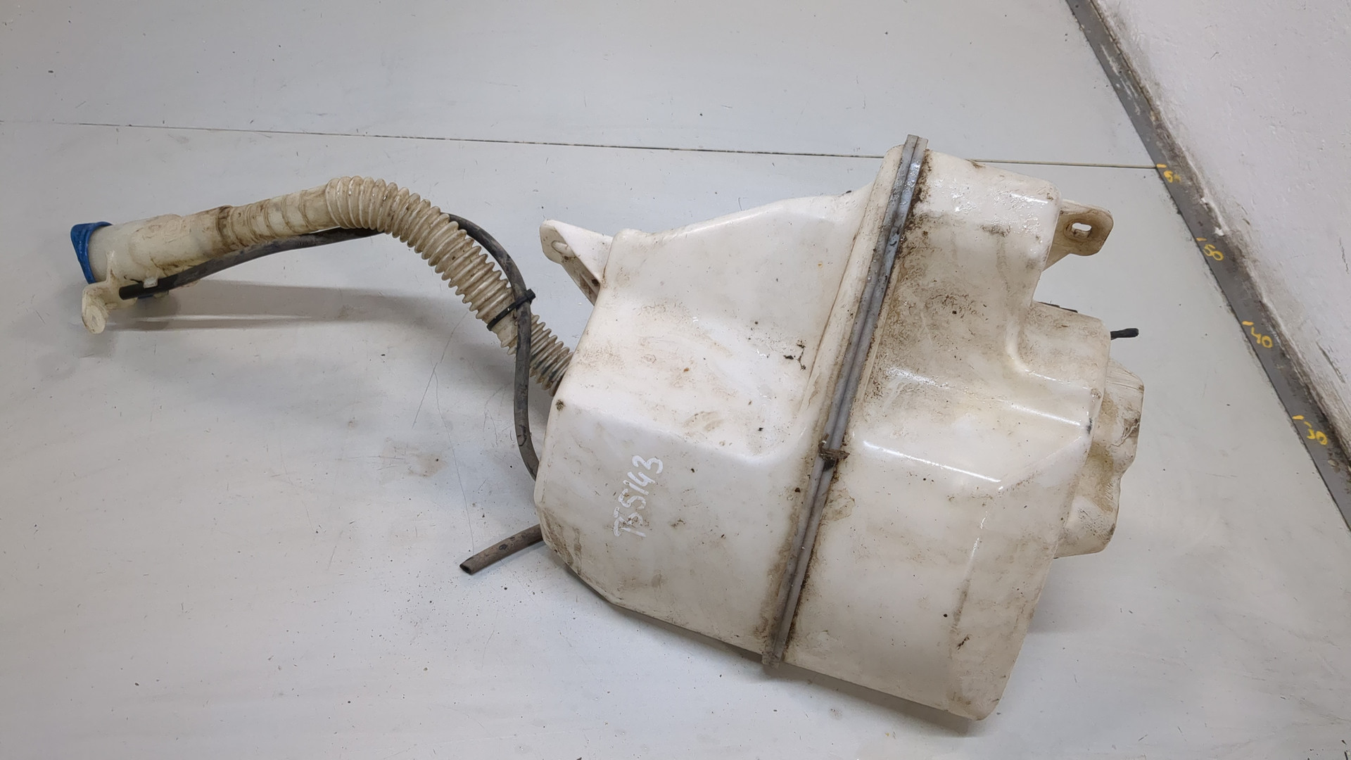 Бачок омывателя лобового стекла