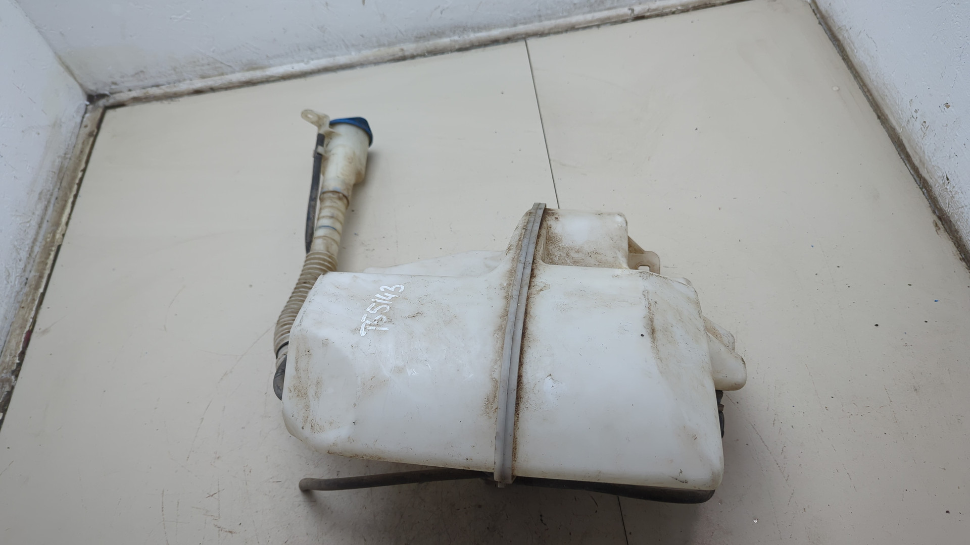 Бачок омывателя лобового стекла