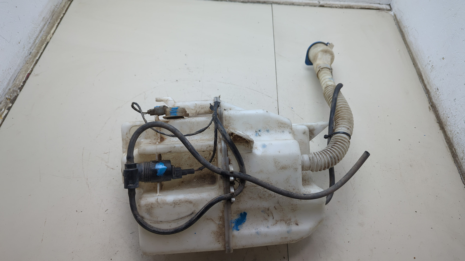 Бачок омывателя лобового стекла