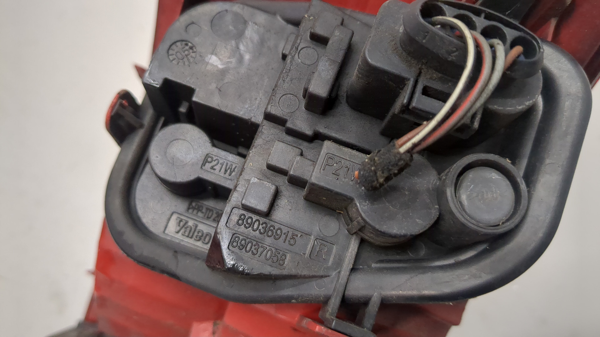 Фонарь задний правый