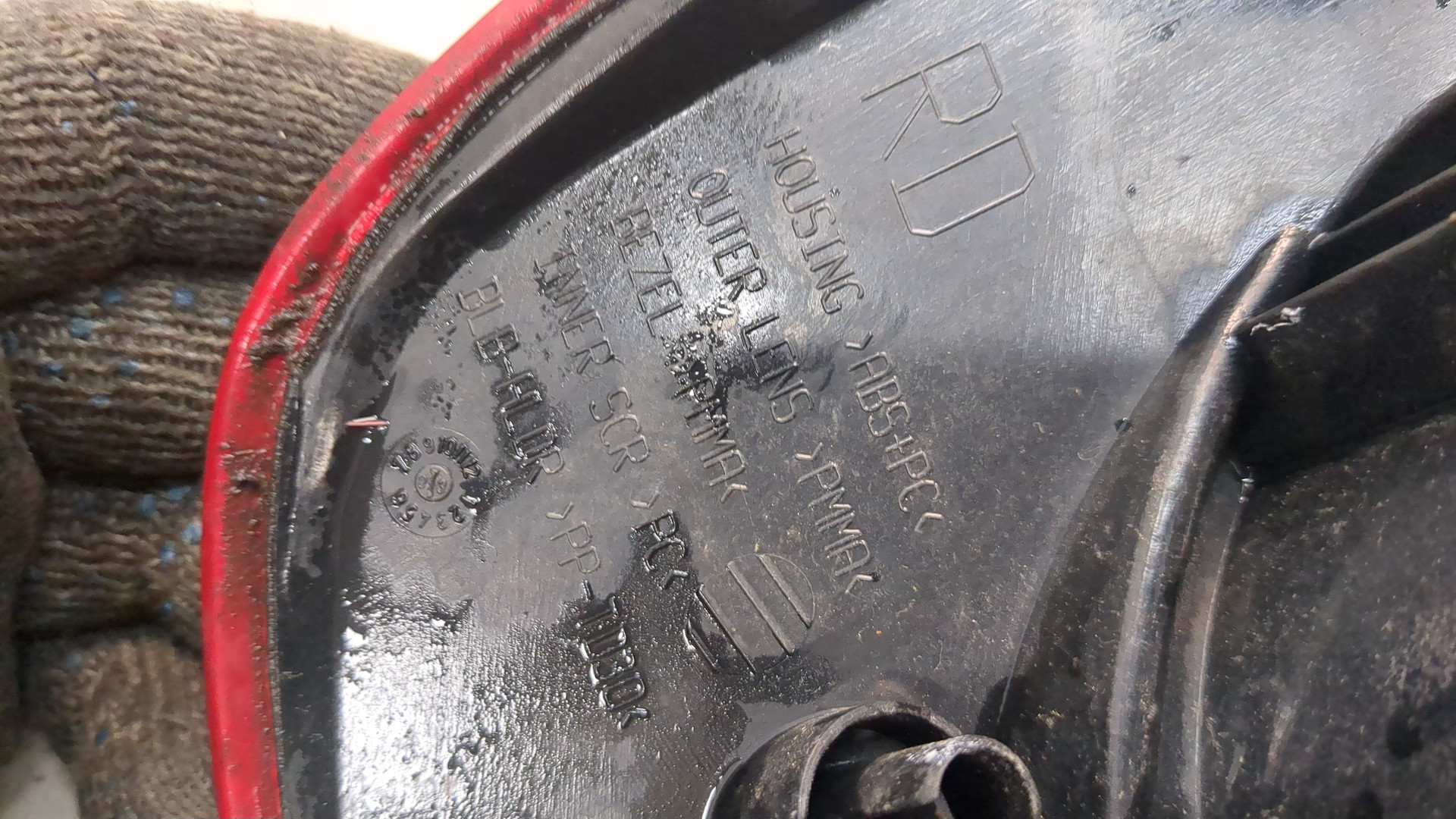 Фонарь задний правый