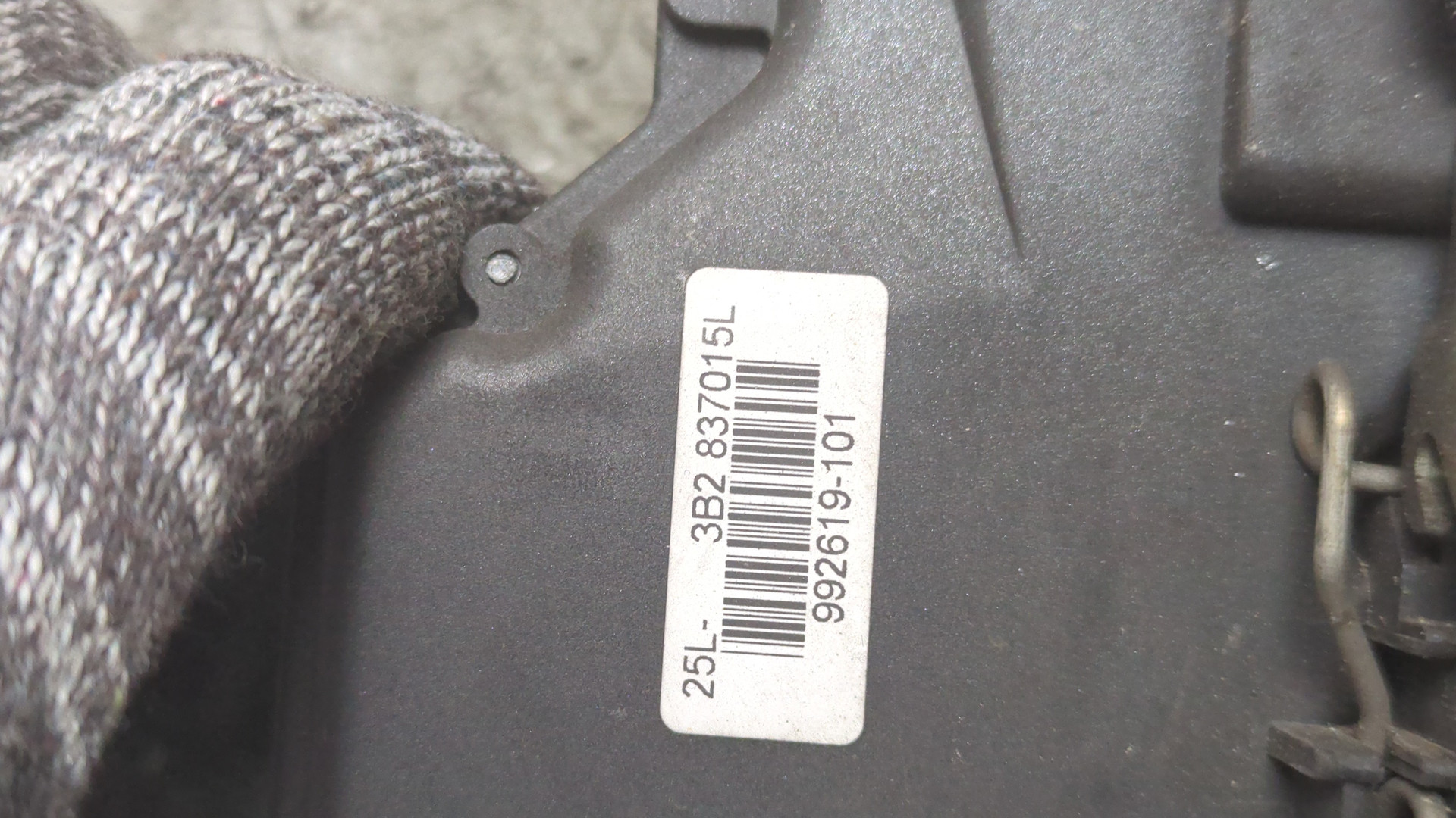 Замок двери передней левой