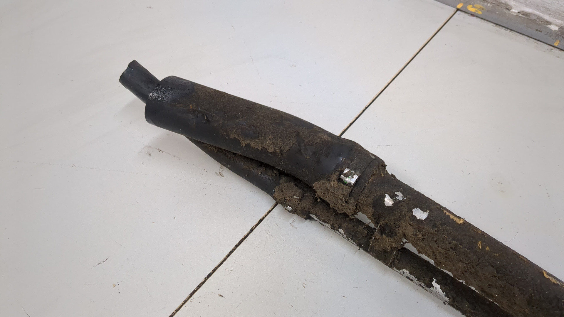 Горловина топливного бака