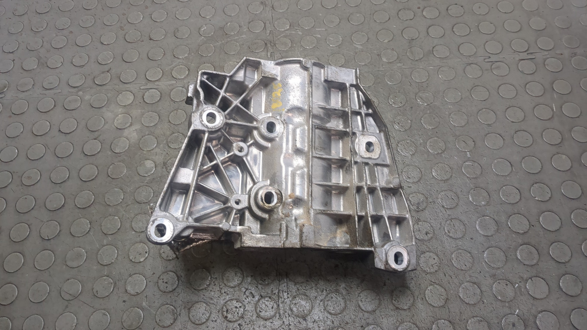 Кронштейн промежуточного вала