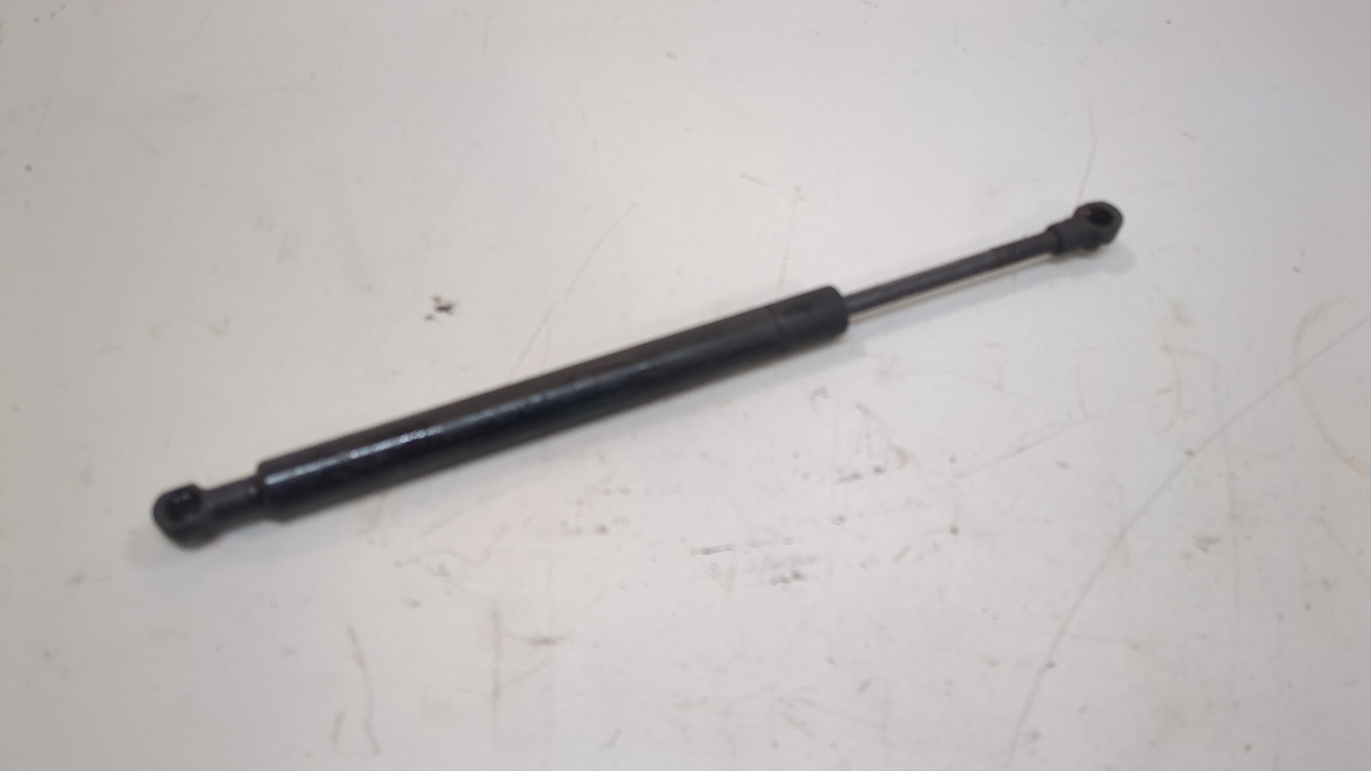 Амортизатор крышки багажника