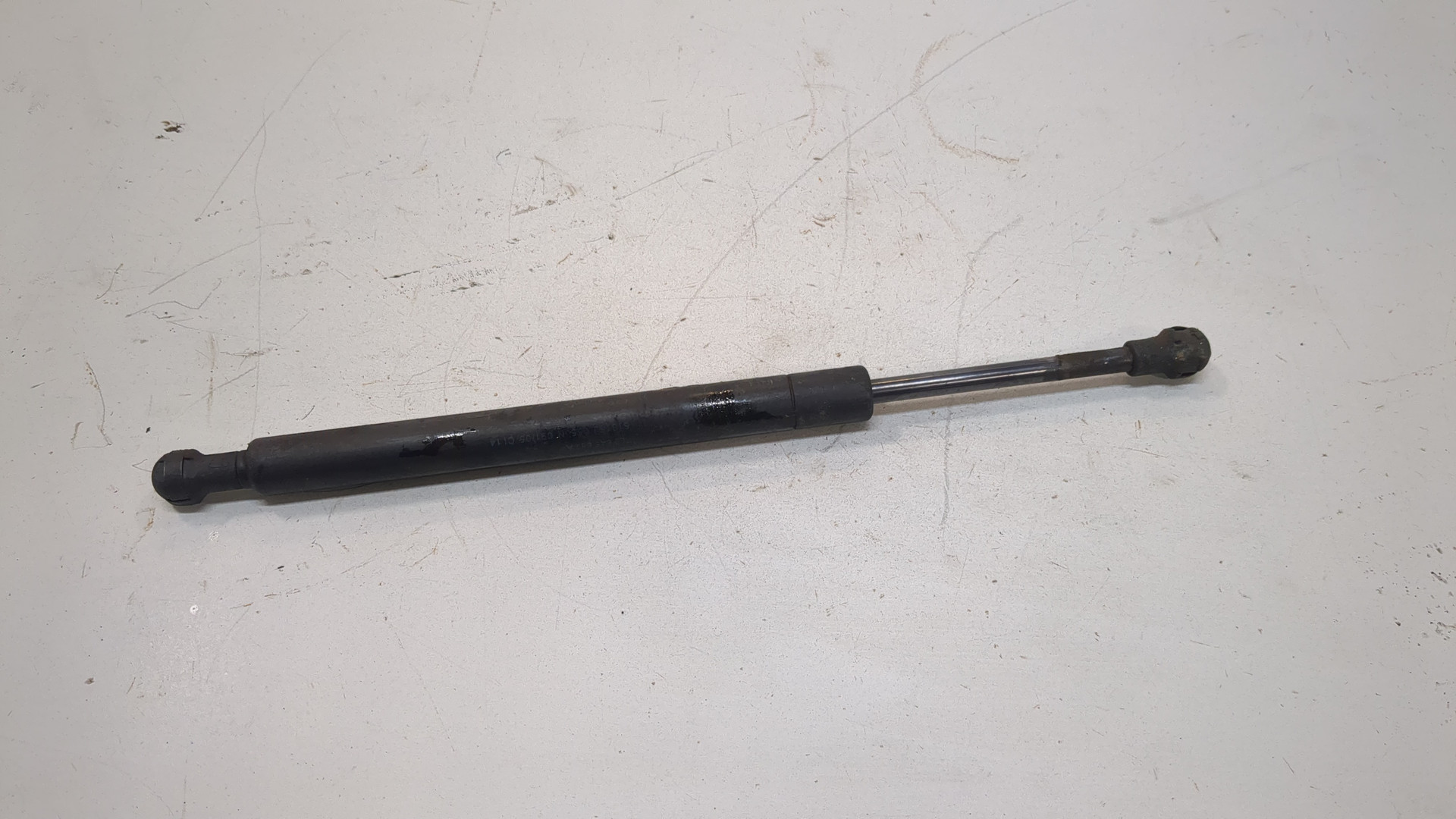 Амортизатор крышки багажника