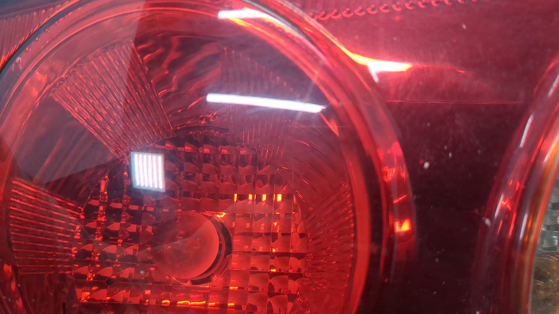 Фонарь задний левый