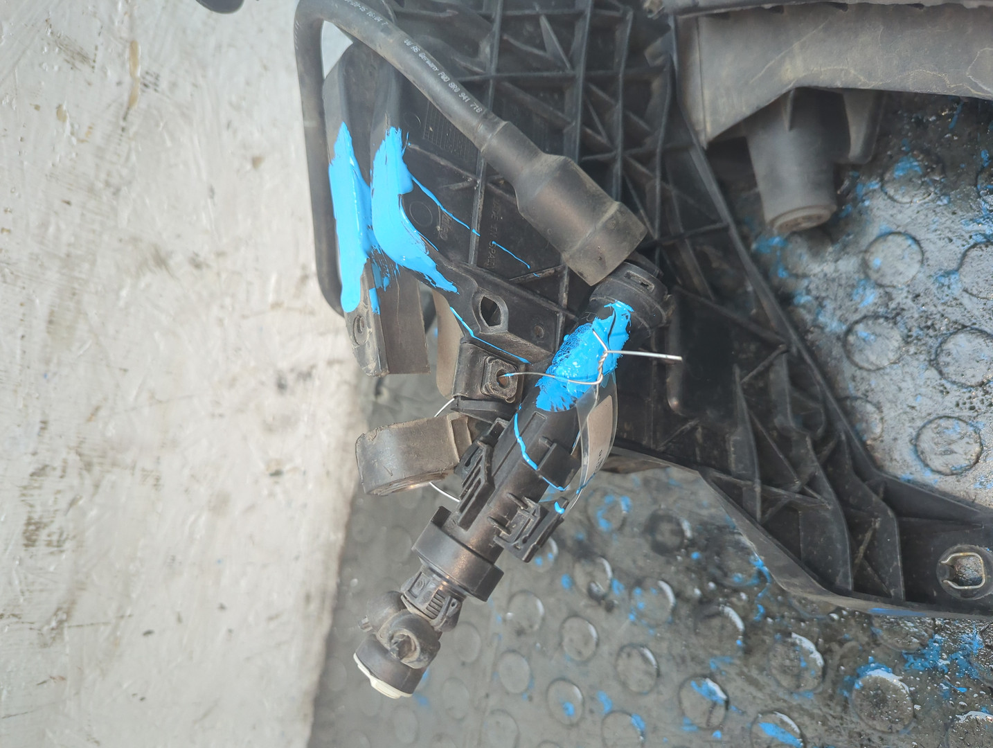 Кронштейн фар правый